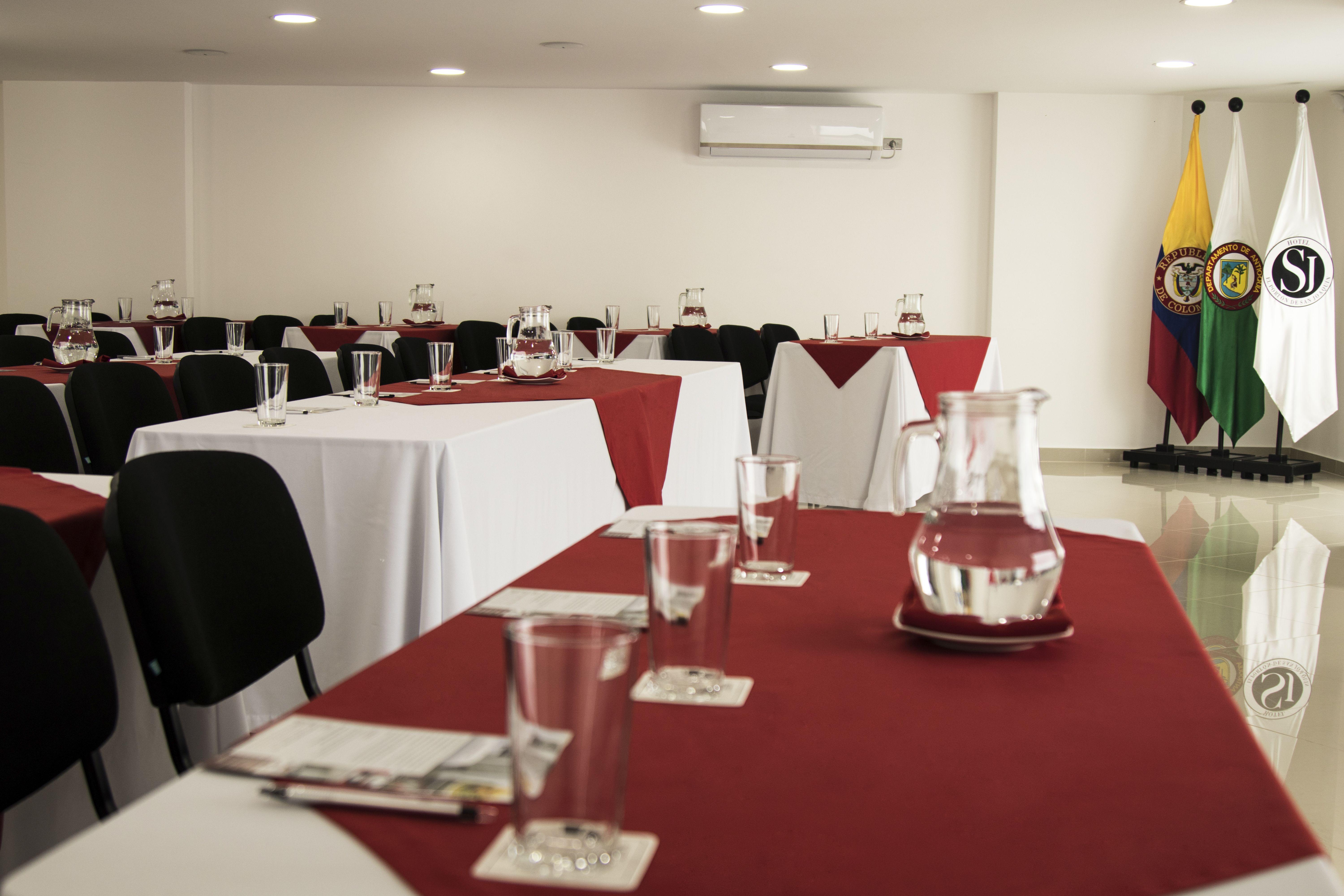 El Porton De San Joaquin Hotel Medellín Eksteriør billede